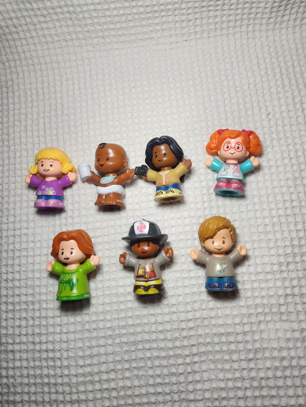 Little People Set Of 7 Figures Including Mom And Baby